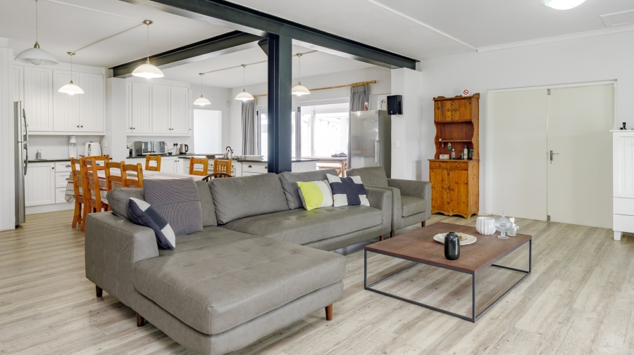 7 Bedroom Property for Sale in Struisbaai Western Cape